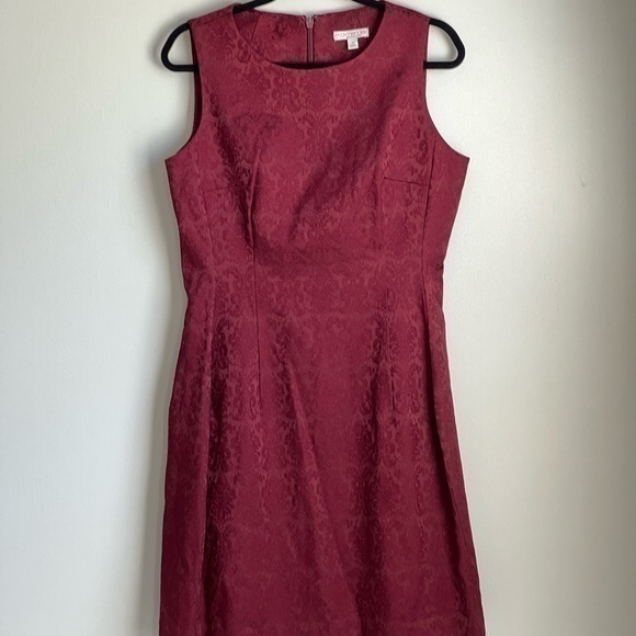 Eva Mendes New‎ York & Company Burgundy Textured Mini Dress - Picture 2 of 8